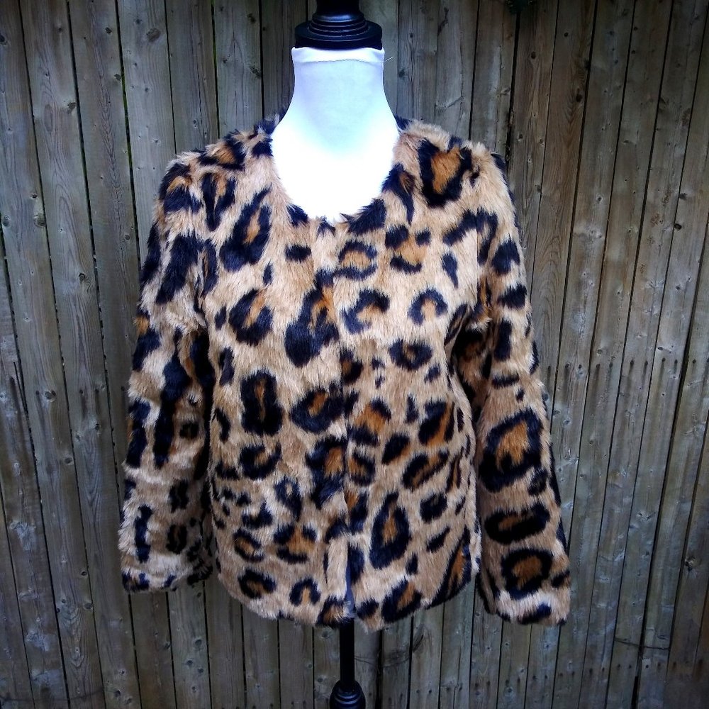 NWT Romeo & Juliet Couture Faux Leopard Fur Jacket